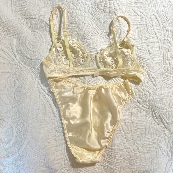 Christies Silk Bra and Panty set. New - Picture 2 of 12
